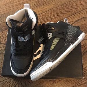 6.5 boys Jordans barely worn